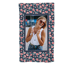 telo mare con foto e grafica con rose stilizzate