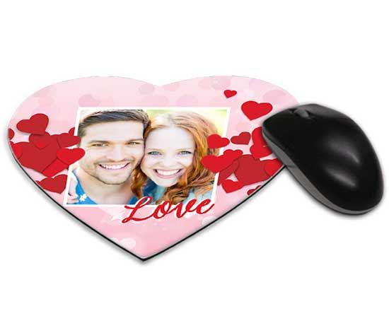 Tappetino mouse cuore con cuori rossi
