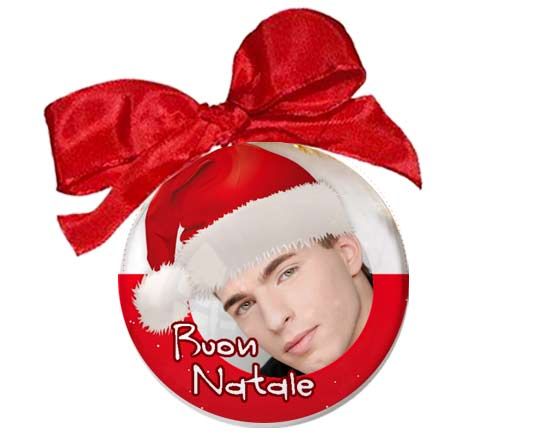 Palla di Natale con cappello natalizio