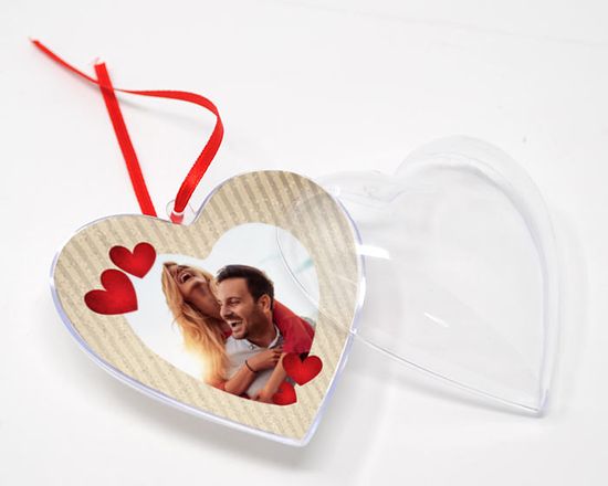 addobba l'albero con questa bellissima palla di natale a forma di cuore