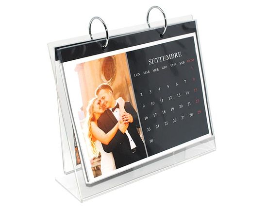 calendario in plexiglass con grafica nera