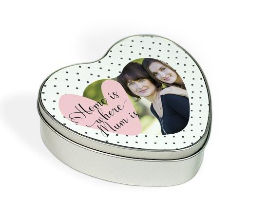 scatola a forma di cuore con grafica per la mamma