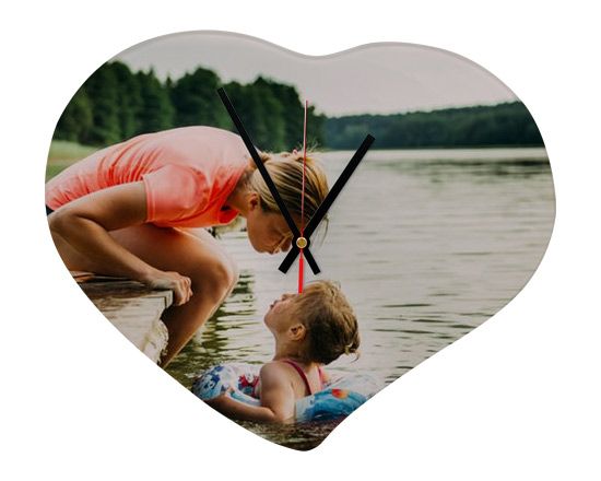 orologio in vetro a forma di cuore