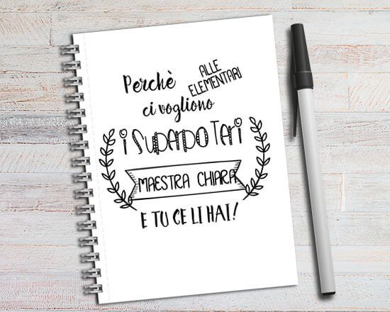 Agenda con spirale e scritta in nero