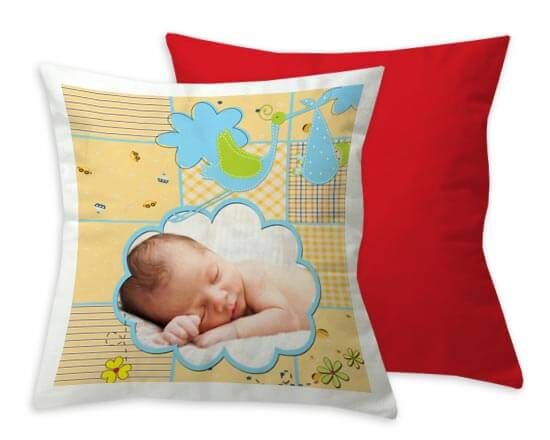 Il soffice cuscino con cicogna colorata