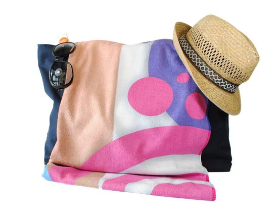 porta con te i momenti più belli della tua vita, personalizzando il tuo telo mare con le tue foto e con grafiche originali