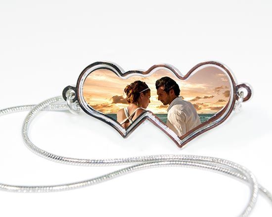 coppia di fidanzati su Catenina con due cuori