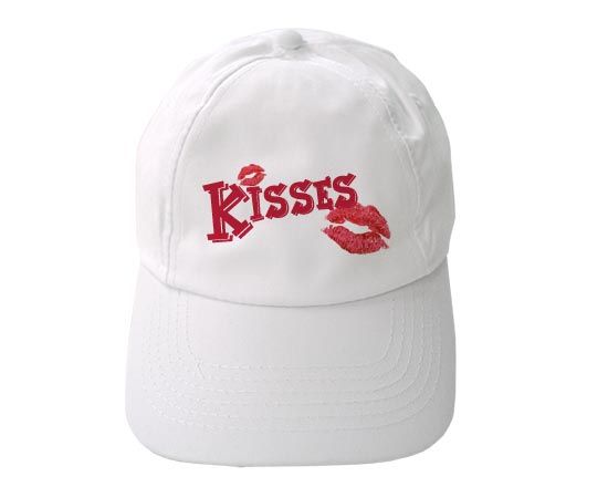 Cappellino bianco con grafica kisses