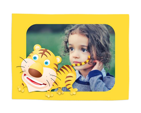 La tenera tovaglietta con il tigrotto giallo