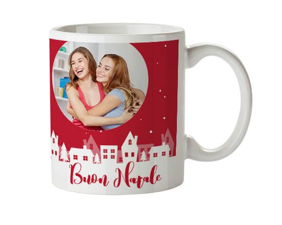 Tazza di natale con grafica nel colore rosso