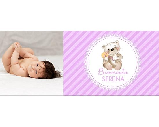 Grafica dallo sfondo rosa con orsetto stilizzato