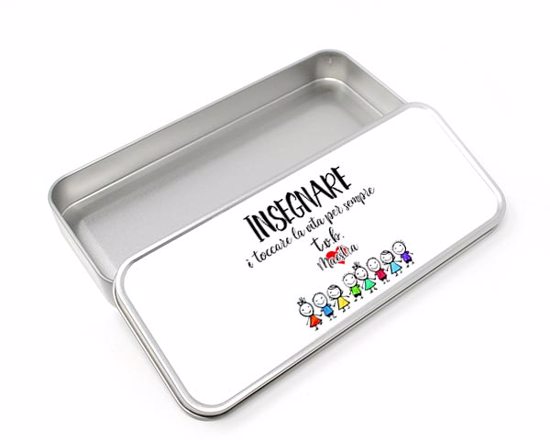 Realizza una scatolina in latta personalizzata sul coperchio con una grafica dedicata alla maestra