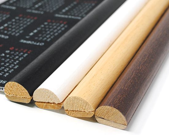 Listelli in legno in quattro differenti colori