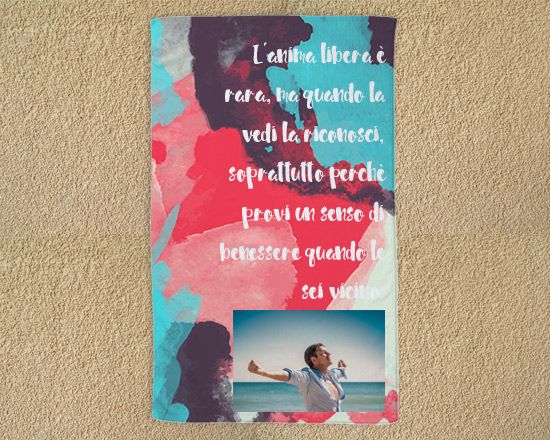 telo mare con grafica colorata