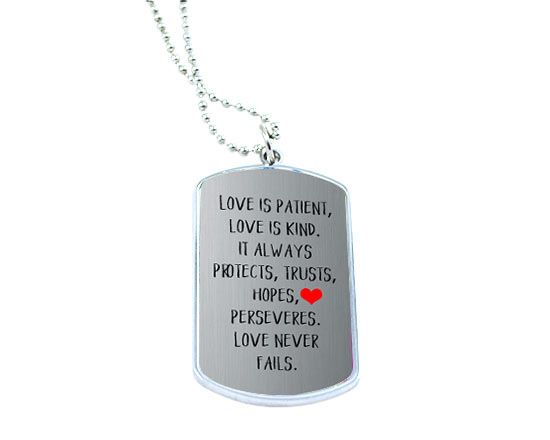 Collana con ciondolo e grafica con frase