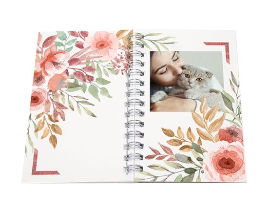 agenda con grafica floreale e foto