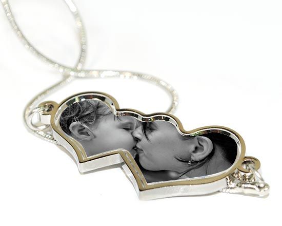 mamma e figlio su Catenina con due cuori