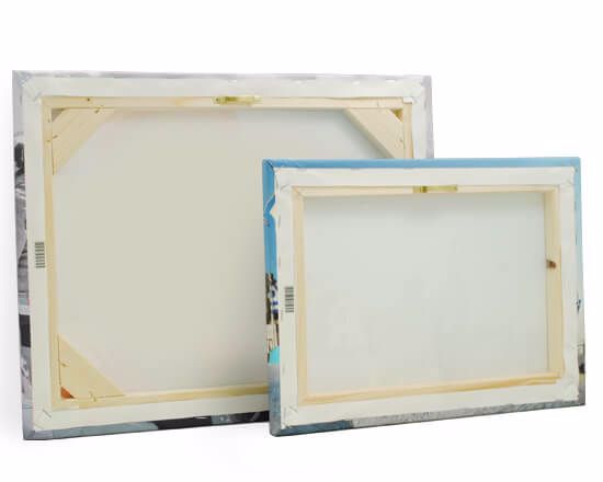 Telaio realizzato in falegnameria dai nostri artigiani. Massima qualità nella scelta del legno utilizzato