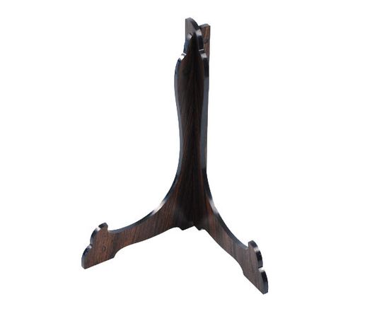 Piedistallo in radica come supporto per l'orologio