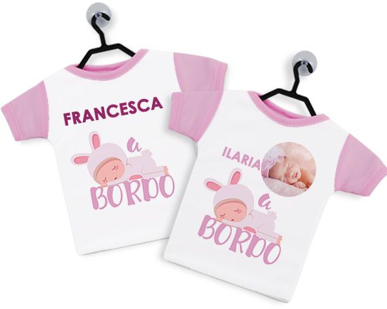 Coniglietta stampata su mini t-shirt