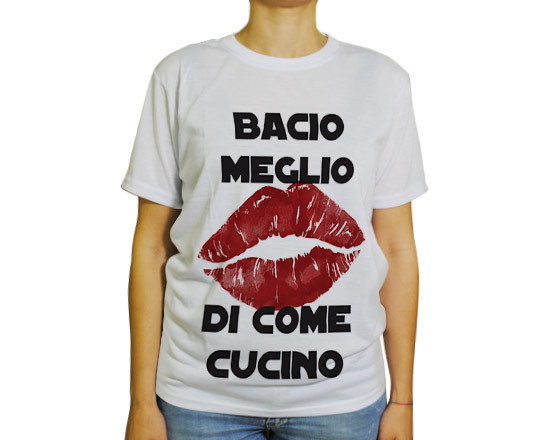 Maglietta full print bacio meglio di come cucino