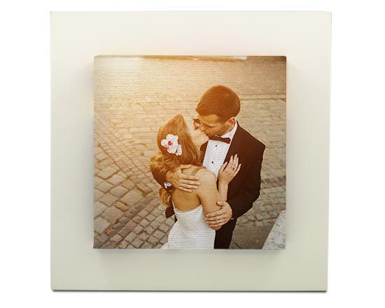 Tela fashion incorniciata da pelle bianca