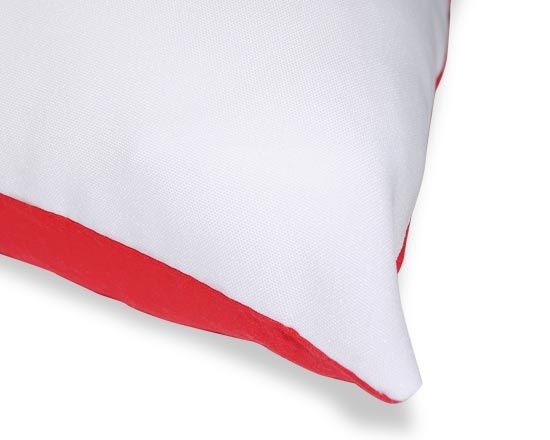 cuscino in poliestere con retro rosso  - dettaglio cucitura