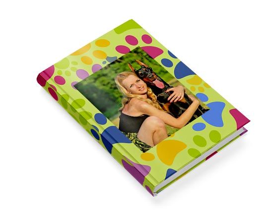 Impronte colorate su copertina