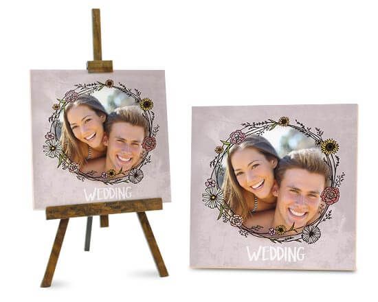 Mattonella arredo con fiori e sfondo rosa