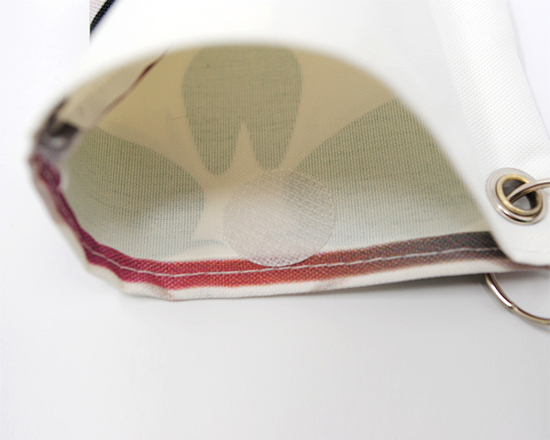 Porta mascherina in poliestere - chiusura in velcro e gancio moschettone in metallo