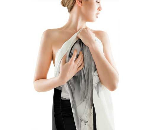 donna con asciugamani personalizzato con foto