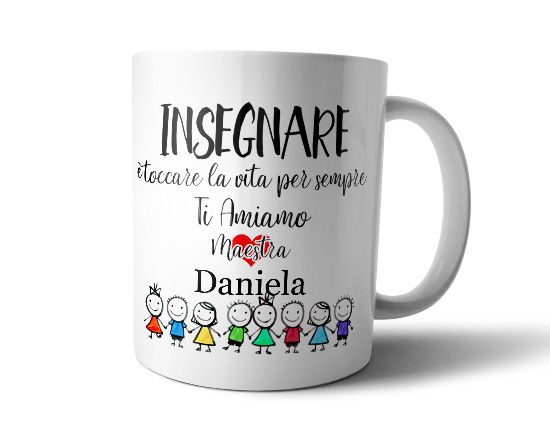 Tazza con bambini stilizzati e scritta