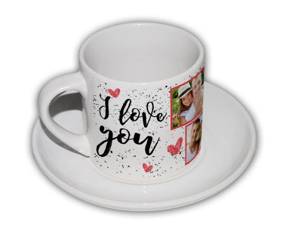 Tazzina di caffè con cuori e scritta