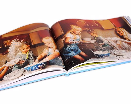 fotolibro con copertina rigida e finestra