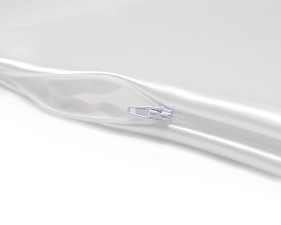 Cuscino personalizzato in raso realizzato artigianalmente - imbottitura estraibile