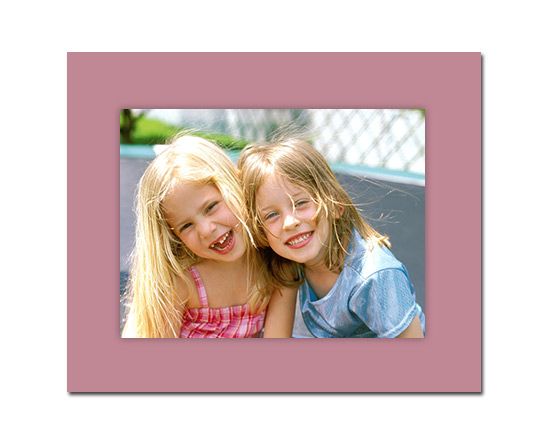 tela incorniciata da un telaio rivestito in pelle rosa