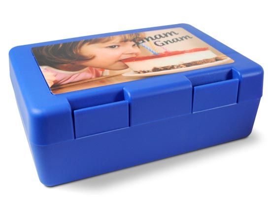 Disponibile in due colori, rosso e blu