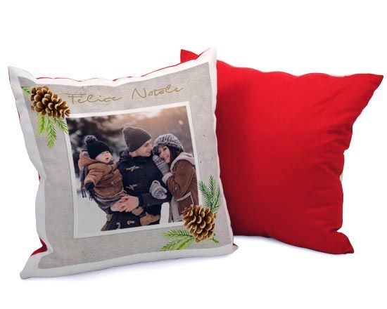 cuscino personalizzato con retro rosso