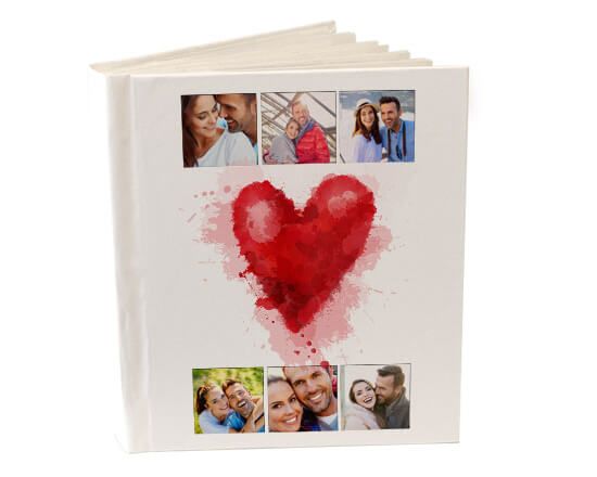 Album con tasche e cuore rosso su copertina
