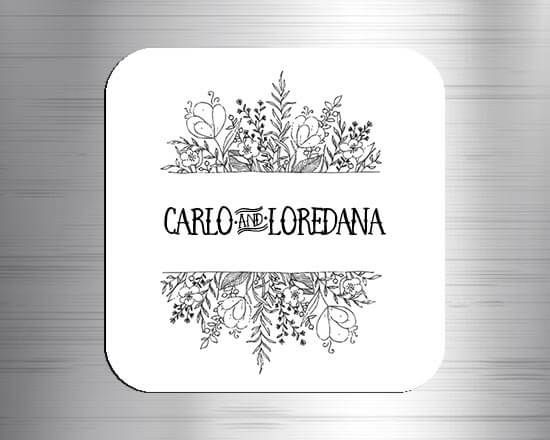 Calamita quadrata con fiori neri