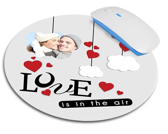 Mousepad rotondo con cuori e nuvole