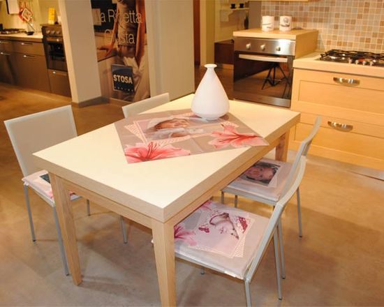 Regala una Tovaglia centrotavola personalizzata ad una persona a te cara. Sarà un regalo davvero speciale.