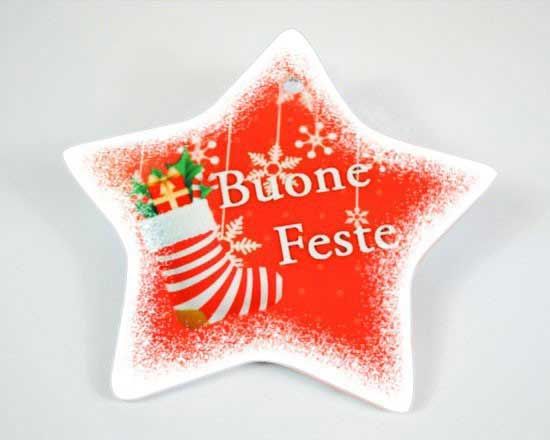 Potrai scegliere di utilizzare le nostre clip art e arricchire l'oggetto con tante frasi augurali.