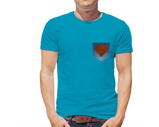 T-shirt personalizzata con stampa laterale di un taschino