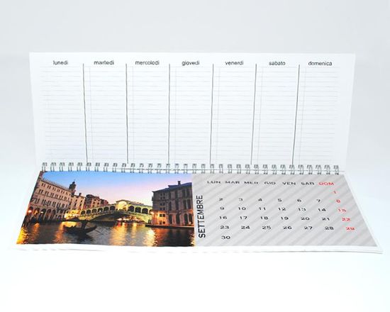 Un raffinato calendario nel colore grigio