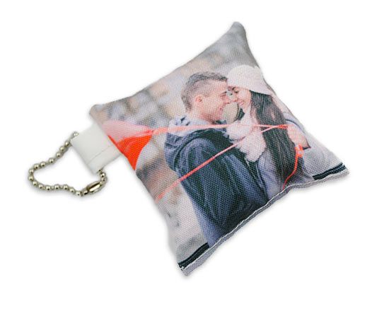 un romanticissimo cuscinetto da appendere al parabrezza della tua auto o su qualunque superficie piana