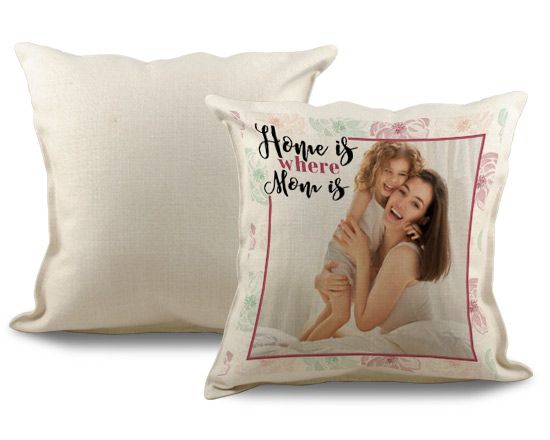 Cuscino con retro bianco e fronte con fiori