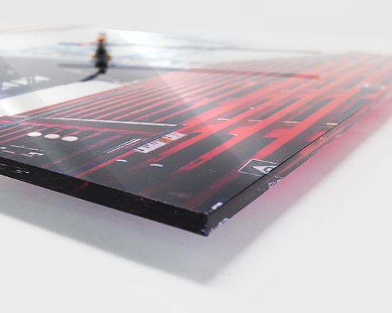 dettaglio spessore orologio in plexiglass