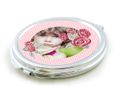 Lo specchietto tondo con piccole rose