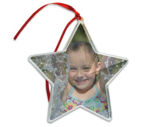 Divertiti a riempire di auguri il tuo albero, ad addobbare la tua casa con le bellissime stelle di Natale di Fotoregali.